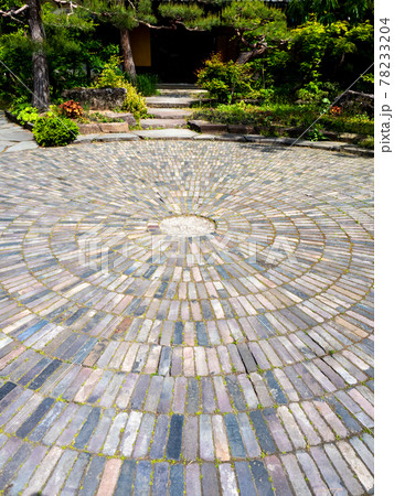 初夏の古都 小布施の美しい景色 同心円のペーブメント 初夏の古都 小布施の美しい景色 同心円のペーブメント 78233204