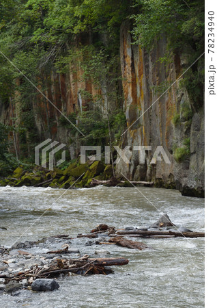北海道の層雲峡にある大函（柱状節理の断崖） 78234940