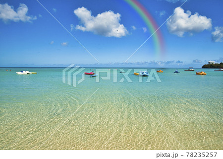 グアム島・タモン湾の美しいサンゴ礁の海 78235257