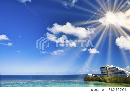 グアム島・タモン湾の美しいサンゴ礁の海 78235261