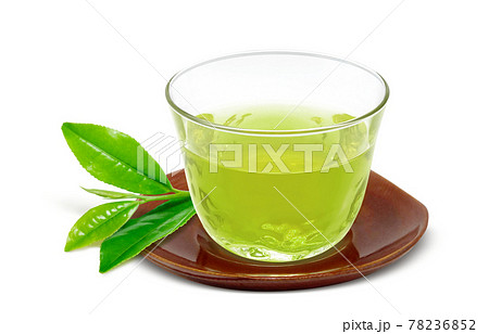 グラス 緑茶 飲み物 イラスト リアル 茶托 茶葉ありのイラスト素材