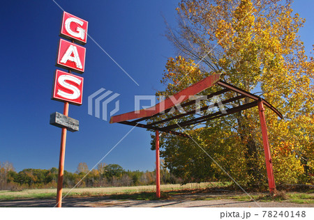 Old Abandoned Gas Station rural Eastern Texas 78240148