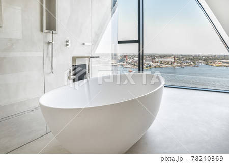 Soaking tub in modern luxury bathroom 78240369