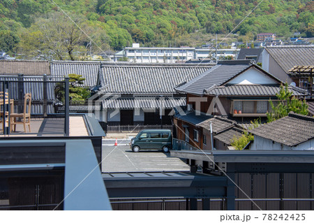 岡山県矢掛町　道の駅・山陽道やかげ宿から見る古い町並み 78242425