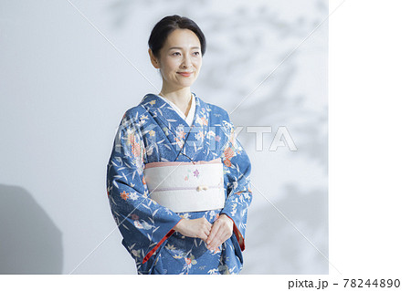 ミドル 着物の女性 和装バッグ ミドル 着物の女性 和装バッグ 78244890
