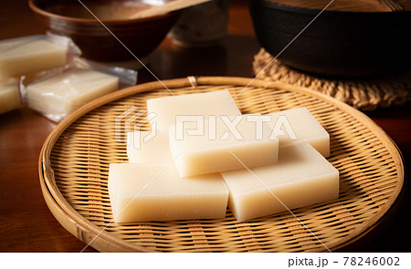竹ザルに盛られた角餅　ちゃぶ台の四角い餅　東の角餅　内装袋　切り餅 78246002