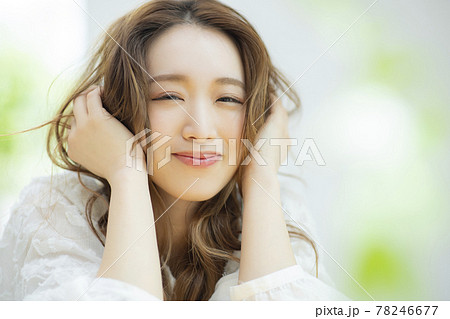 女性 笑う 笑顔 ビューティー 女性 笑う 笑顔 ビューティー 78246677