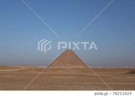 エジプトの世界遺産ダハシュールの赤のピラミッド(The Red Pyramid of Egypt) エジプトの世界遺産ダハシュールの赤のピラミッド(The Red Pyramid of Egypt) 78251024
