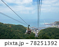 山から見下ろす街並みと風景 78251392