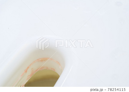 【水垢】掃除前のお風呂の椅子 78254115