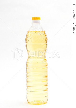 Bottle with vegetable oil on a white background 78254581