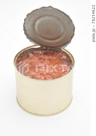 Metal tin can with meat on a white background Metal tin can with meat on a white background 78254622