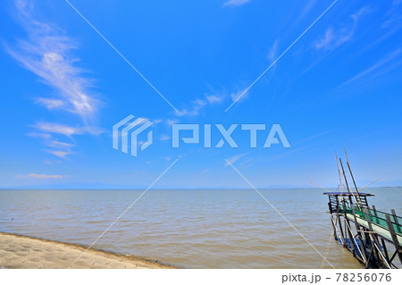 夏めく有明海 青い空と雲 夏めく有明海 青い空と雲 78256076