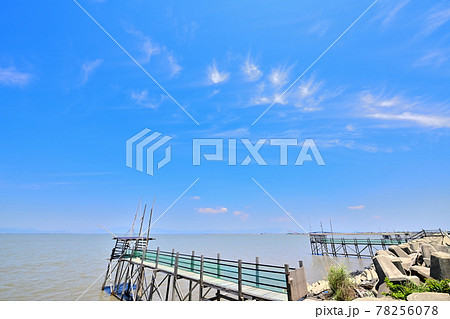 夏めく有明海　青い空と雲 78256078