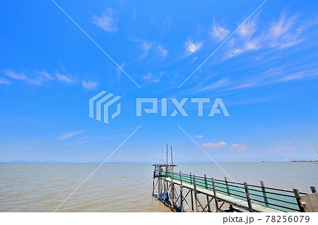 夏めく有明海 青い空と雲 夏めく有明海 青い空と雲 78256079