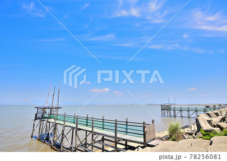 夏めく有明海 青い空と雲 夏めく有明海 青い空と雲 78256081