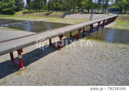 埼玉の沈下橋（冠水橋）鞍掛橋・都幾川　埼玉県東松山市（ドローンによる空撮） 78256160