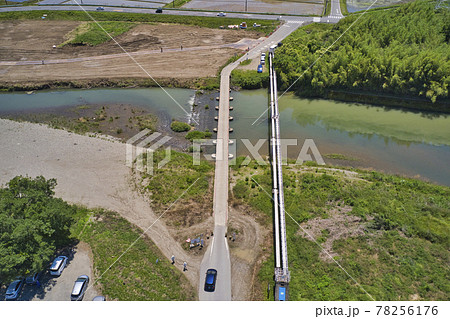 埼玉の沈下橋（冠水橋）稲荷橋・都幾川　埼玉県東松山市（ドローンによる空撮） 78256176