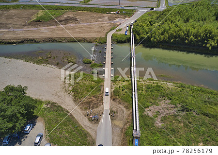埼玉の沈下橋（冠水橋）稲荷橋・都幾川　埼玉県東松山市（ドローンによる空撮） 78256179