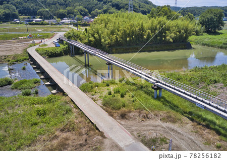 埼玉の沈下橋（冠水橋）稲荷橋・都幾川　埼玉県東松山市（ドローンによる空撮） 78256182