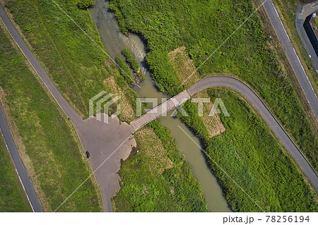 埼玉の沈下橋（冠水橋）鎌取橋・小畔川　埼玉県川越市（ドローンによる空撮） 78256194