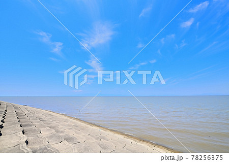 夏めく有明海 青い空と雲 夏めく有明海 青い空と雲 78256375
