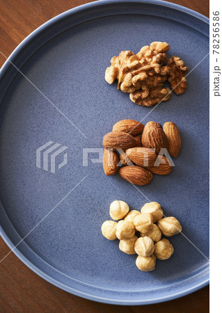 健康食品のロカボナッツ　アーモンド　くるみ　ヘーゼルナッツ 78256586