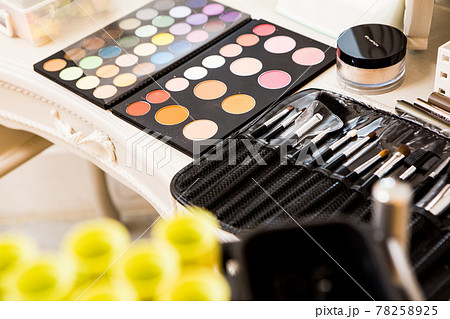 プロが使うメイクアップ道具のイメージ画像 プロが使うメイクアップ道具のイメージ画像 78258925