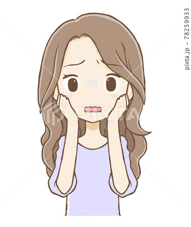 不安になる私服女性（上半身） 78259933