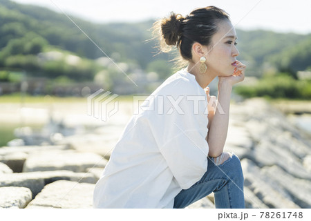 海にいる女性 海にいる女性 78261748