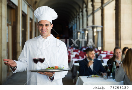 Restaurant chef with serving tray 78263189