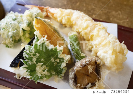 蕎麦屋の天ぷら盛り合わせ 78264534