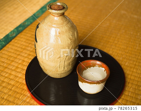 古い徳利とお猪口 古い徳利とお猪口 78265315