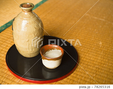 古い徳利とお猪口 古い徳利とお猪口 78265316