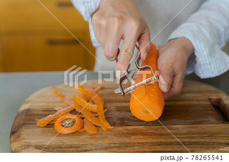 ニンジン　皮むき　ピーラー　ベジブロス 78265541