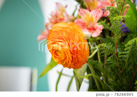 花 花束 フラワーアレンジメント 78266905