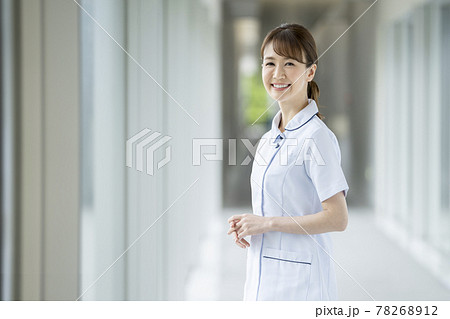 笑顔の看護士　医療従事者イメージ 78268912
