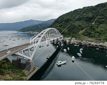 牛根大橋と牛根麓の漁港の空撮 78269778