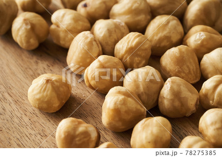 ヘーゼルナッツ 78275385