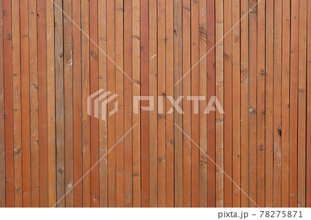 Brown scratched wooden cutting board. Wood texture. 78275871