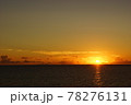 海に沈む夕陽 78276131