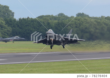 アメリカ空軍F-22ラプター離陸 78276404