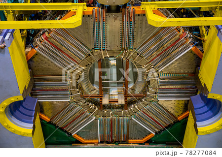 研究所の巨大な実験設備（つくば市・茨城）	 78277084