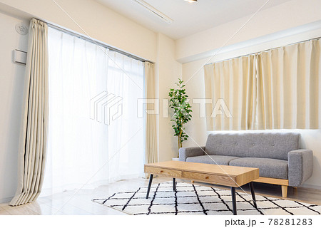 明るい日の光が入るリビング 明るい日の光が入るリビング 78281283
