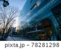夕暮れと建物 78281298