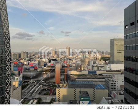 夕暮れの大都会 78281303