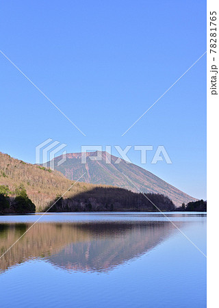 湯ノ湖からの男体山 湯ノ湖からの男体山 78281765