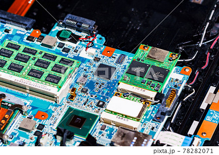 半導体　LSI　メモリ　産業のコメ　【争奪戦が続く半導体不足のイメージ】 78282071