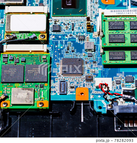 半導体　LSI　メモリ　産業のコメ　【争奪戦が続く半導体不足のイメージ】 78282093