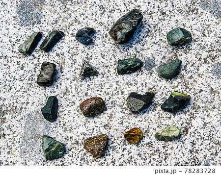 河原で小石を集めてみた 78283728